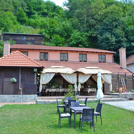 Podrum Miljevic Novi Novi Ledinci Exteriör bild